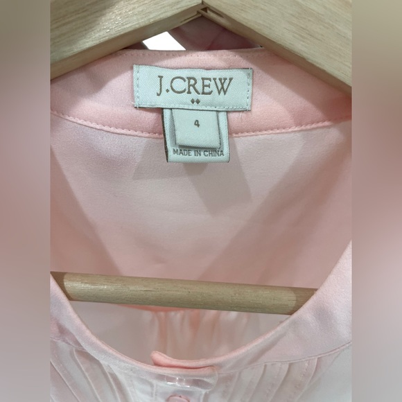 J. Crew Rose light pink Sleeveless Button Blouse Size 4. - Picture 4 of 4
